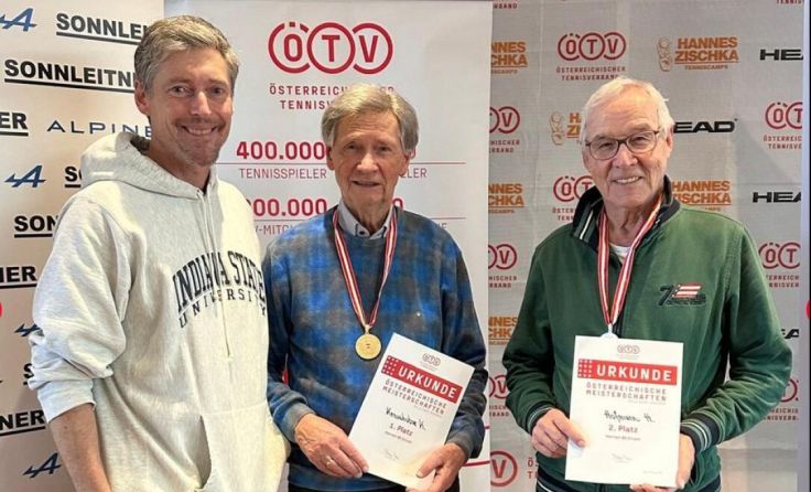 Klaus Kreuzhuber (M.) mit Harald Hofmann (r.) und Turnierdirektor Stefan Hirn (Foto: Hirn)