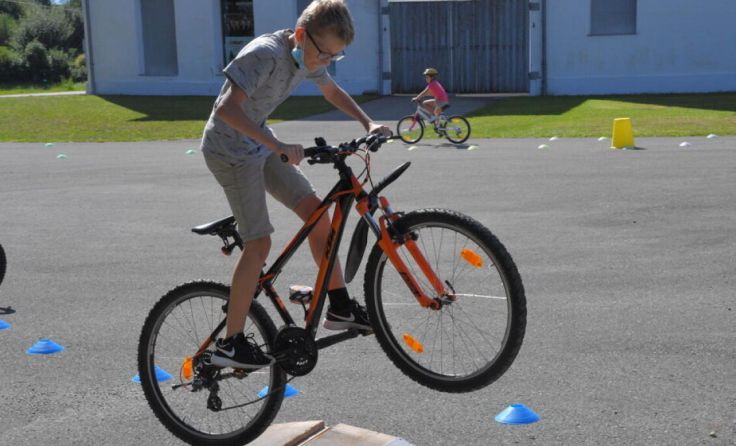 In Workshops lernen Kinder den Umgang mit dem Fahrrad. (Foto: RadUp / Willi Hitzenberger)