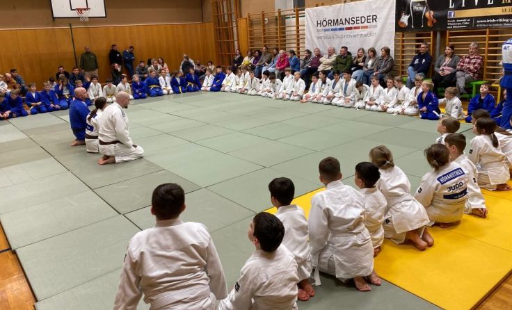 Alle 58 Teilnehmer bestanden die Prüfung. (Foto: JV Ried)