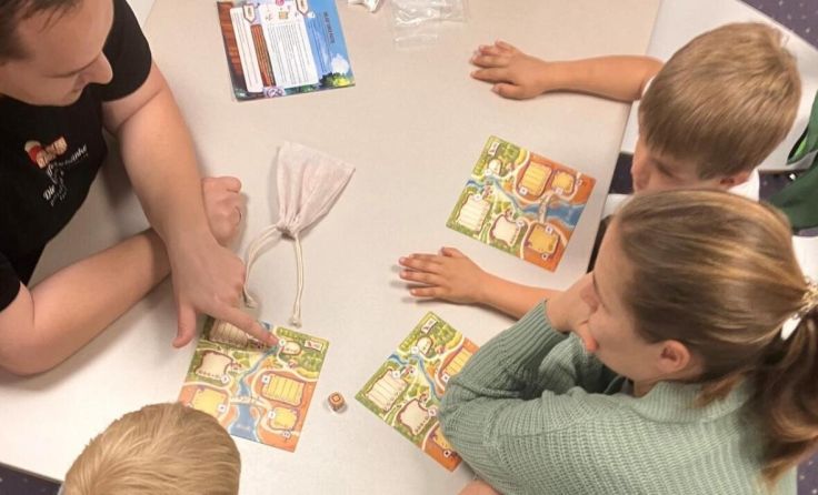 In der Stadtbücherei Ried gibt es einen Spieleabend. (Foto: Stadtbücherei Ried)