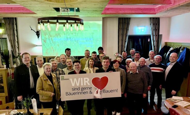 Wolfgang Freund (mit Schild) und sein Team (Foto: Bauernbund Lambrechten)