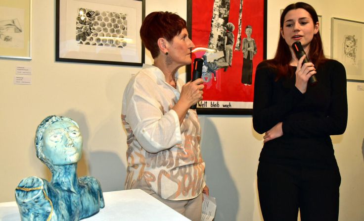 Maria Weinhäupl (Gym) und Heidi Has bei der Vernissage Foto: Rotary Ried (Foto: Rotary Ried)