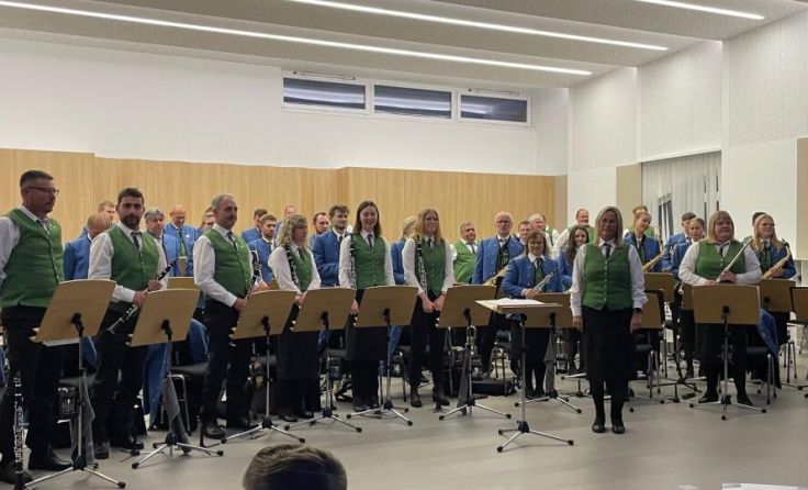 Der MV Hohenzell bei einem Konzert in seinem Musikheim (Foto: Matthias Vöcklinger)