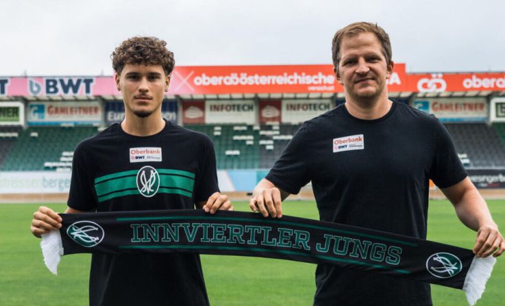 Neuzugang Oliver Sorg mit SVR-Geschäftsführer Sport Wolfgang Fiala (Foto: SVR/Stüber)