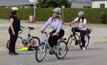 Radfahrkurs ermöglicht Frauen Mobilität und soziale Teilhabe