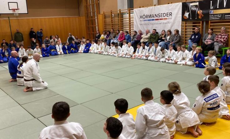 Zur Gürtelprüfung 2026 traten 58 Kinder an. (Foto: JV Ried)