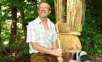 Hans Hermandinger präsentiert sein Buch „Magischer Kobernaußerwald“
