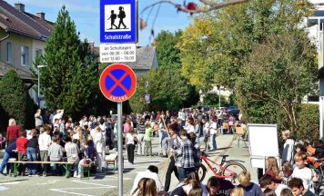 Gym-Schüler nahmen Schulstraße in Besitz