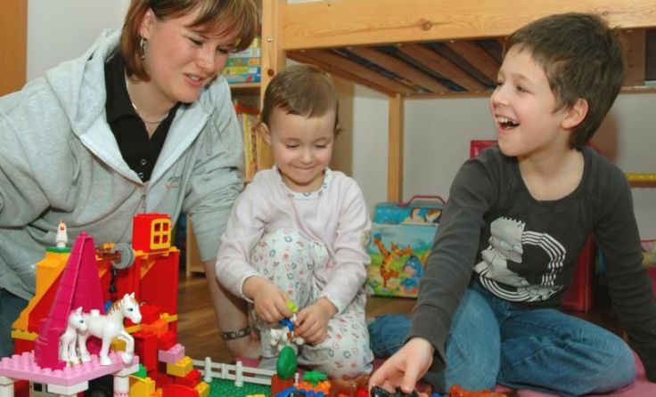Seit 65 Jahren sind Familienhelferinnen im Einsatz. Foto: Caritas
