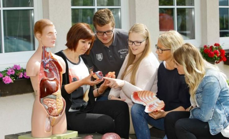 Herausfinden, ob man für einen Gesundheits- oder Sozialberuf geeignet ist. Foto: gespag