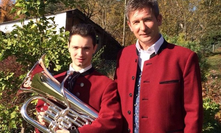 Ausgezeichnet: Stefan Kolmbauer mit Musikvereins-Obmann Gerald Koller