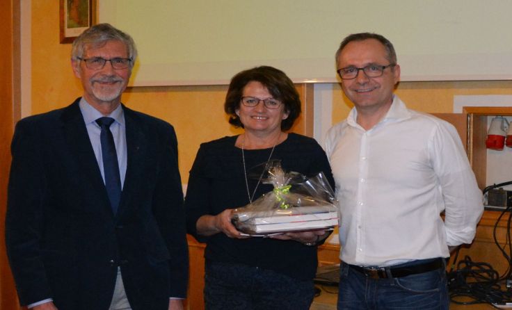 Hilda Anzinger mit Pfarrer Stefan Prügl (l.) und Bgm. Alfred Mayr