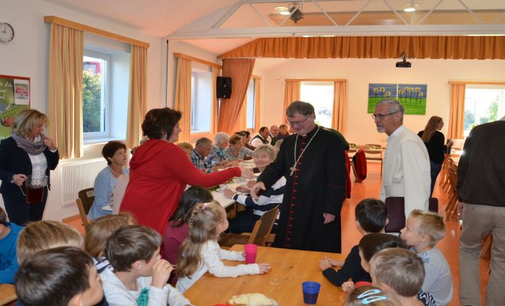 Bischof Manfred Scheuer beim Pfarrfrühstück in St. Stefan Foto: Josef Preining