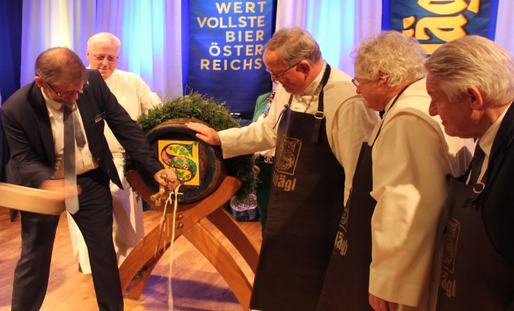 Reinhard Bayer (l.) musste sich seinen persönlichen Jubiläumsbock hart verdienen. Foto: Hanner