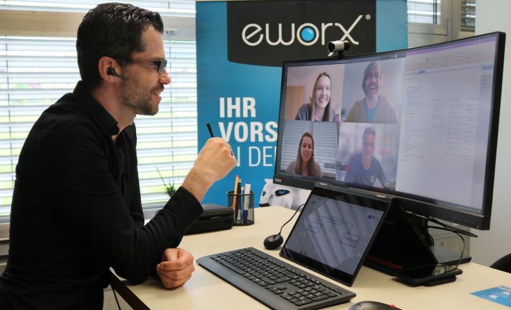 Mario Engleder blieb via Videokonferenz in Kontakt mit den Mitarbeitern. Foto: eworx