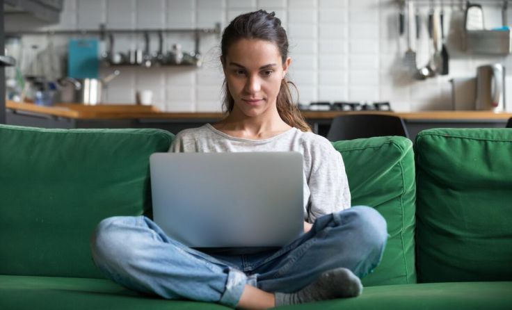 Wie es Jugendlichen geht, soll die Umfrage zeigen. (Foto: fizkes/Shutterstock.com)