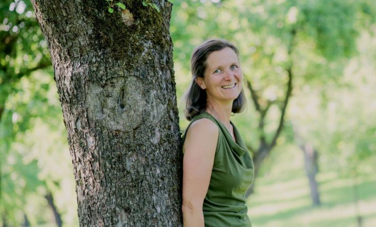Den Glauben in humorvoller Form stellt Lydia Neunhäuserer vor. (Foto: Mirjam Himsl)