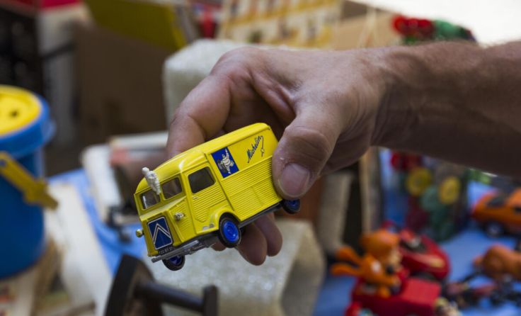 Altes Spielzeug und Kinderartikel suchen neue Besitzer. (Foto: bilderfinder/Shutterstock.com)