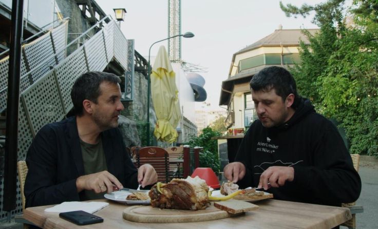 Florian Klenk mit Christian Bachler (r.) (Foto: Constantin Film/Langbein & Partner)