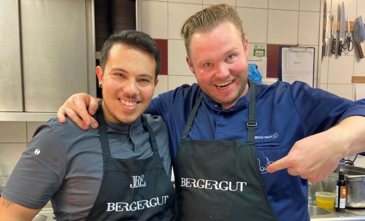 Richard Rauch (l.) mit Gastwinzer Alex Sattler (Foto: Genießerhotel Bergergut)