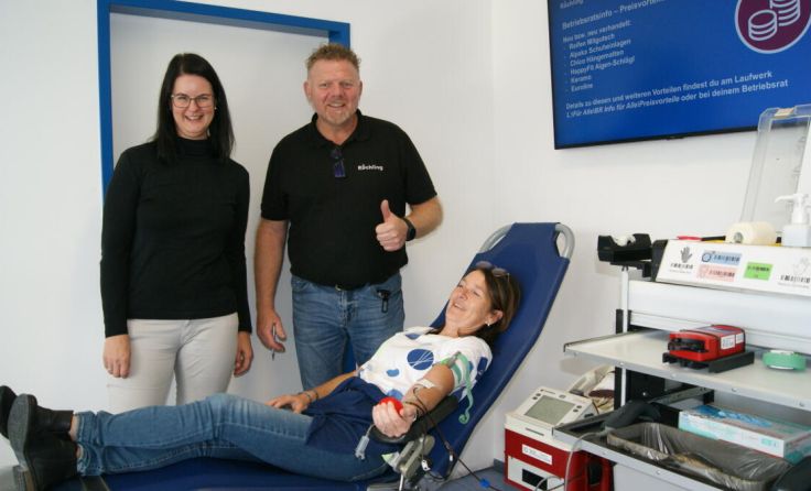 Sandra Höglinger, Manfred Neissl, Spenderin Petra Wögerbauer (Foto: Rotes Kreuz/Fuchs)