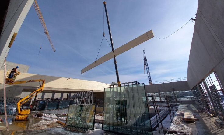 Es fliegt, es fliegt... der Leimbinder! (Foto: Stadtgemeinde Rohrbach-Berg)