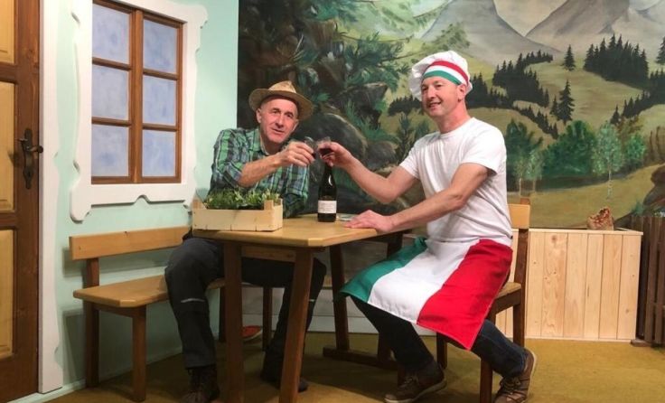 Alois Sexlinger und Josef Hödl bei den Probearbeiten für das Julbacher Theater. (Foto: privat)