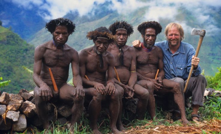 Helmut Pichler mit Freunden in Neuguinea (Foto: Helmut Pichler)