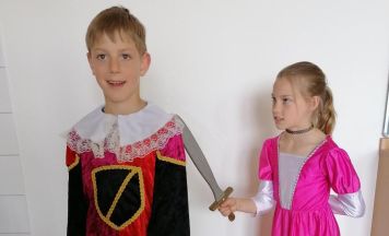 Volksschüler erwecken Ritter Gundaker zum Leben