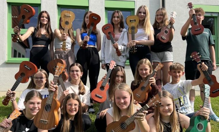 Alle Schüler lernten Ukulele-Spielen. (Foto: MMS Neufelden)