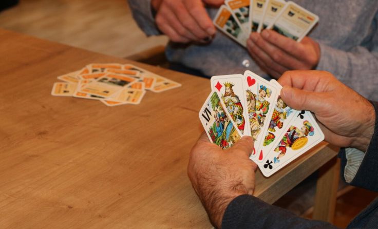 Hoffen auf ein gutes Blatt für den guten Zweck (Foto: Verein proKHRO)