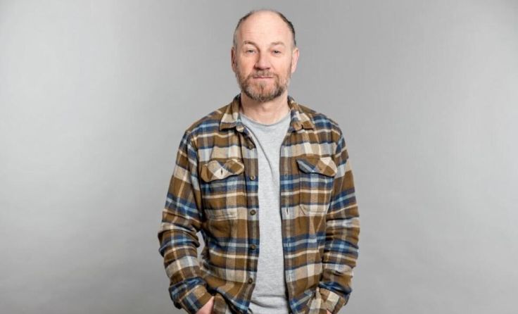 Roland Düringer tut im Kikas, was er am besten kann: Leute unterhalten. (Foto: Andrea Sojka)