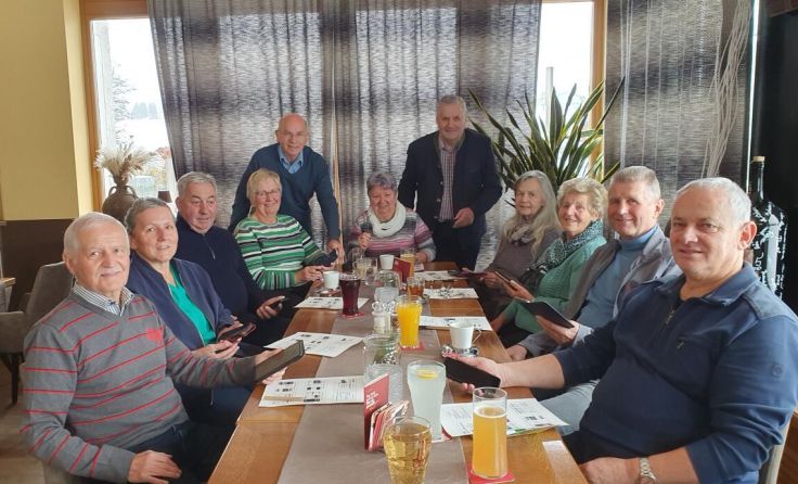 Handystammtische in 13 Orten im Bezirk fördern auch das Miteinander. (Foto: SB Rohrbach)