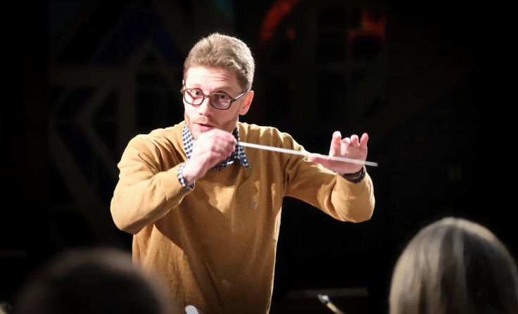 Der musikalische Leiter des Kirchenorchesters, Thomas Eckerstorfer (Foto: privat)