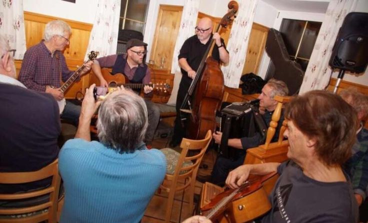 So wie hier in Haslach, kommt "A Neichtl komot" bald auch nach Nebelberg. (Foto: KulturSpontan)