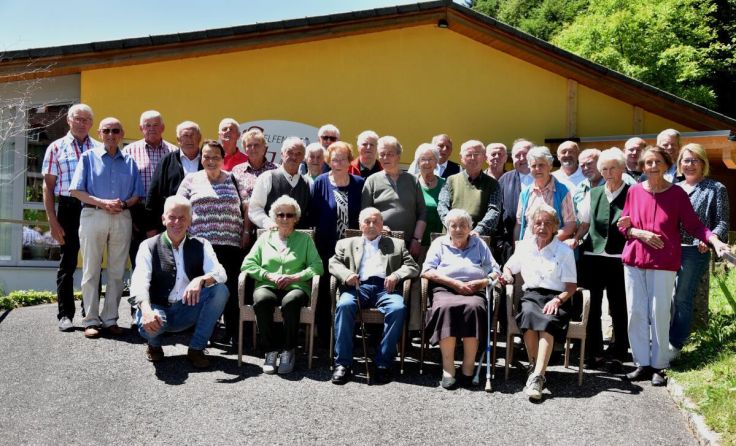 Eine große Schar Geburtstagsjubilare folgte der Einladung der Gemeinde. (Foto: Gemeinde Helfenberg)