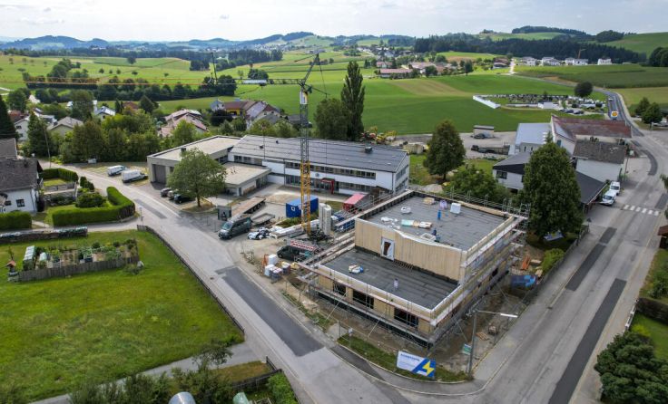 Auf der Baustelle beim Kindergarten-Neubau ist schon viel geschehen. (Foto: Karl Neissl)