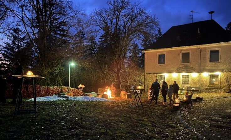 Stimmungsvoll zeigt sich der erleuchtete Hollerberg. (Foto: privat)