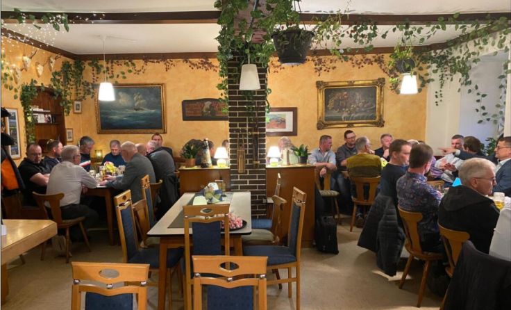 Reger Austausch bei der Garde-Versammlung (Foto: Bürgergarde Haslach)