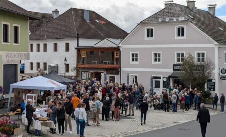 Lebendige Tradition im Ortszentrum zu Erntedank (Foto: Matthias Gahleitner)