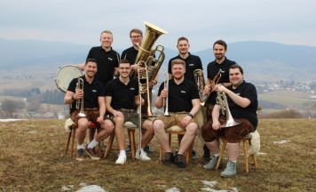 Brasslbande läutet den Götzendorfer Schlossrausch 2026 ein