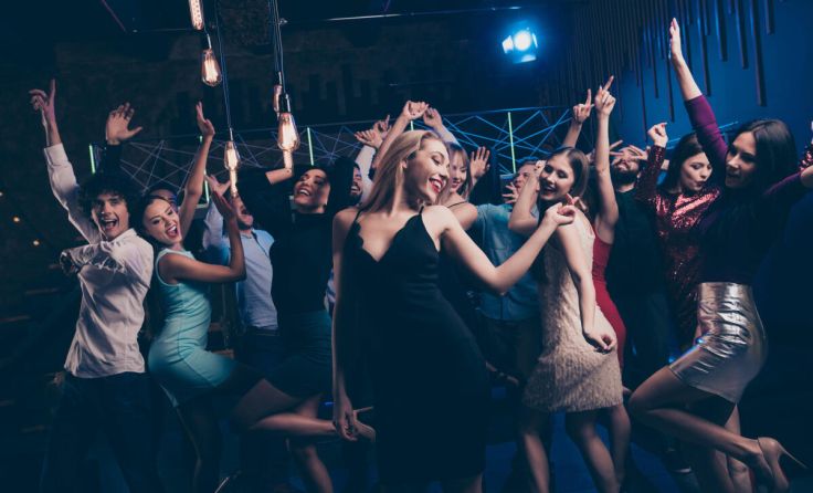 Gute Laune verspricht der Lehrlingsball am 27. März. (Foto: deagreez - stock.adobe.com)