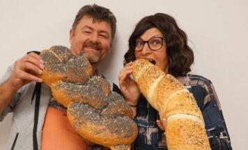 Theatersaison startet: Onkel Hubbi wird's in St. Oswald schon richten