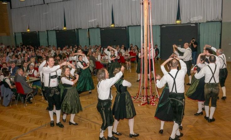 Gelebtes Brauchtum beim Bauernball im Centro (Foto: VTG Rohrbach-Berg)