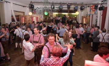 FF Altenschlag lädt zum rauschenden Ball in Lederhose und Dirndl