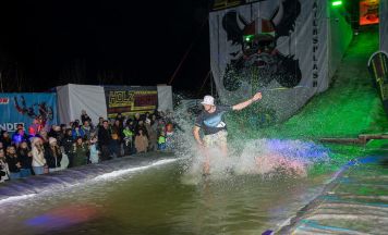 Eine Rampe, ein Wasserbecken und jede Menge wilder Ritte übers Wasser