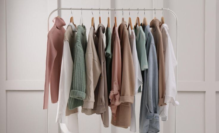 Stöbern und sich neu einkleiden (Foto: New Africa - stock.adobe.com)