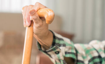 Zu niedrige Pflegestufe zuerkannt: AK setzte für Rohrbacherin höhere Einstufung durch