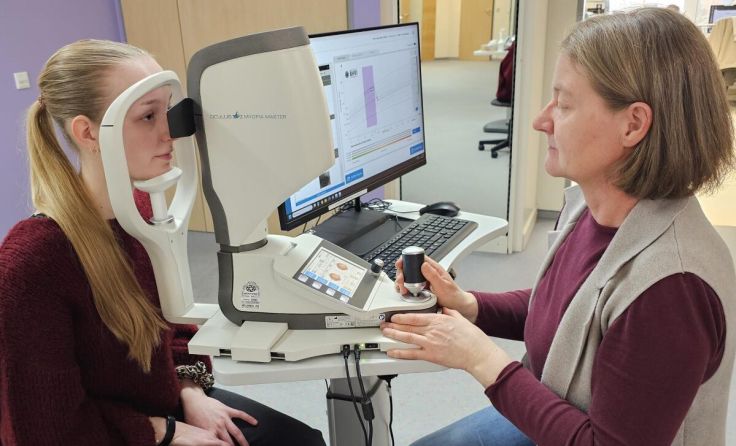Eine Augenlängenmessung kann die Ursache für eine Kurzsichtigkeit aufdecken. (Foto: Optik Laher)