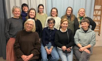 Flachs und Leinen verweben Frauen in acht Ländern zu einem Netzwerk